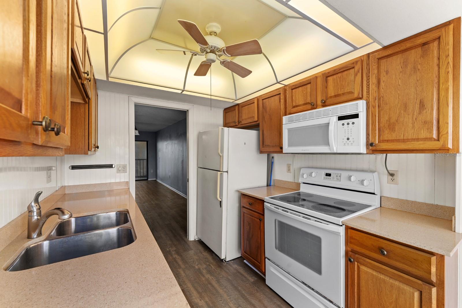 Image 4 of 25 For 505 30th Avenue W E304