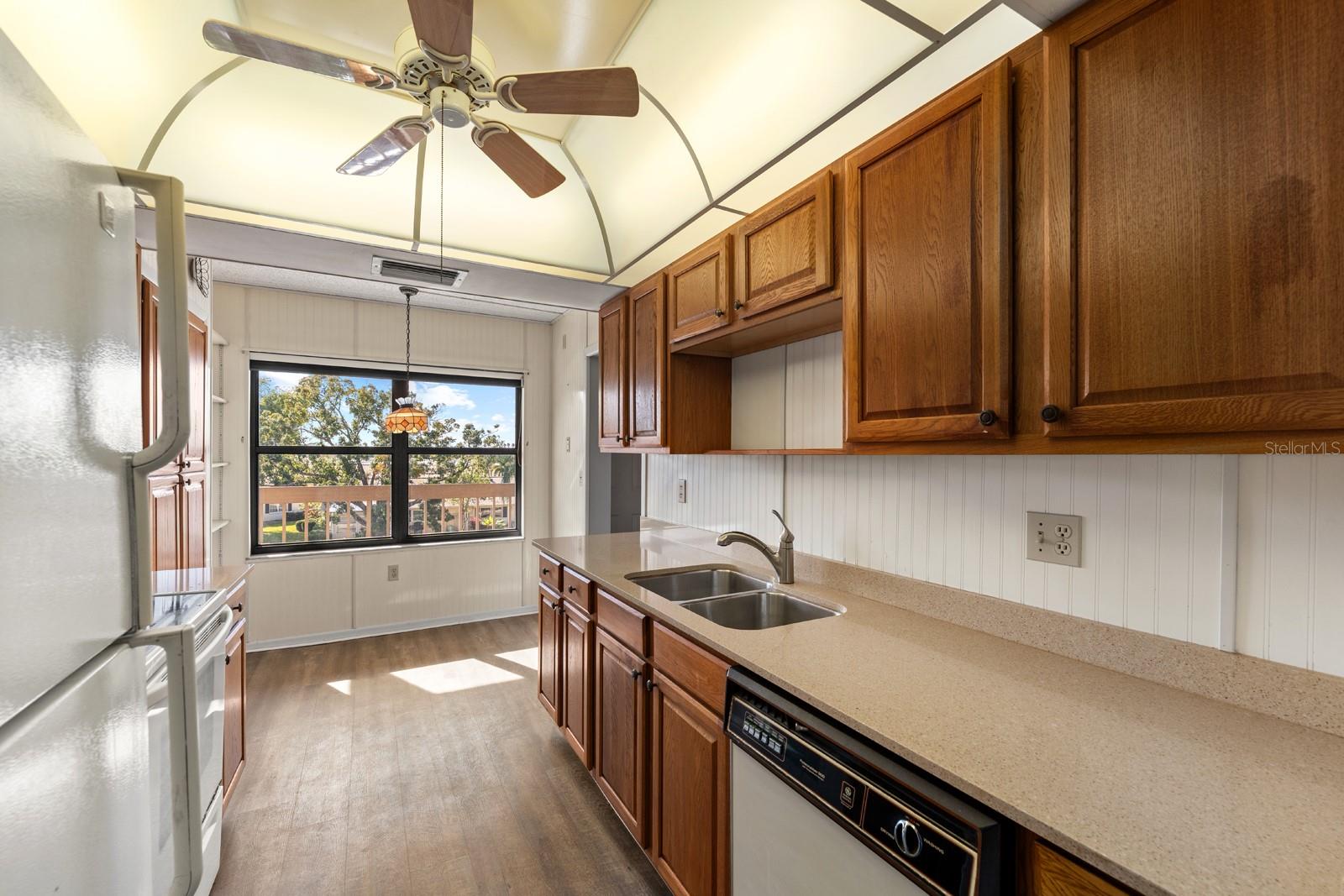 Image 5 of 25 For 505 30th Avenue W E304