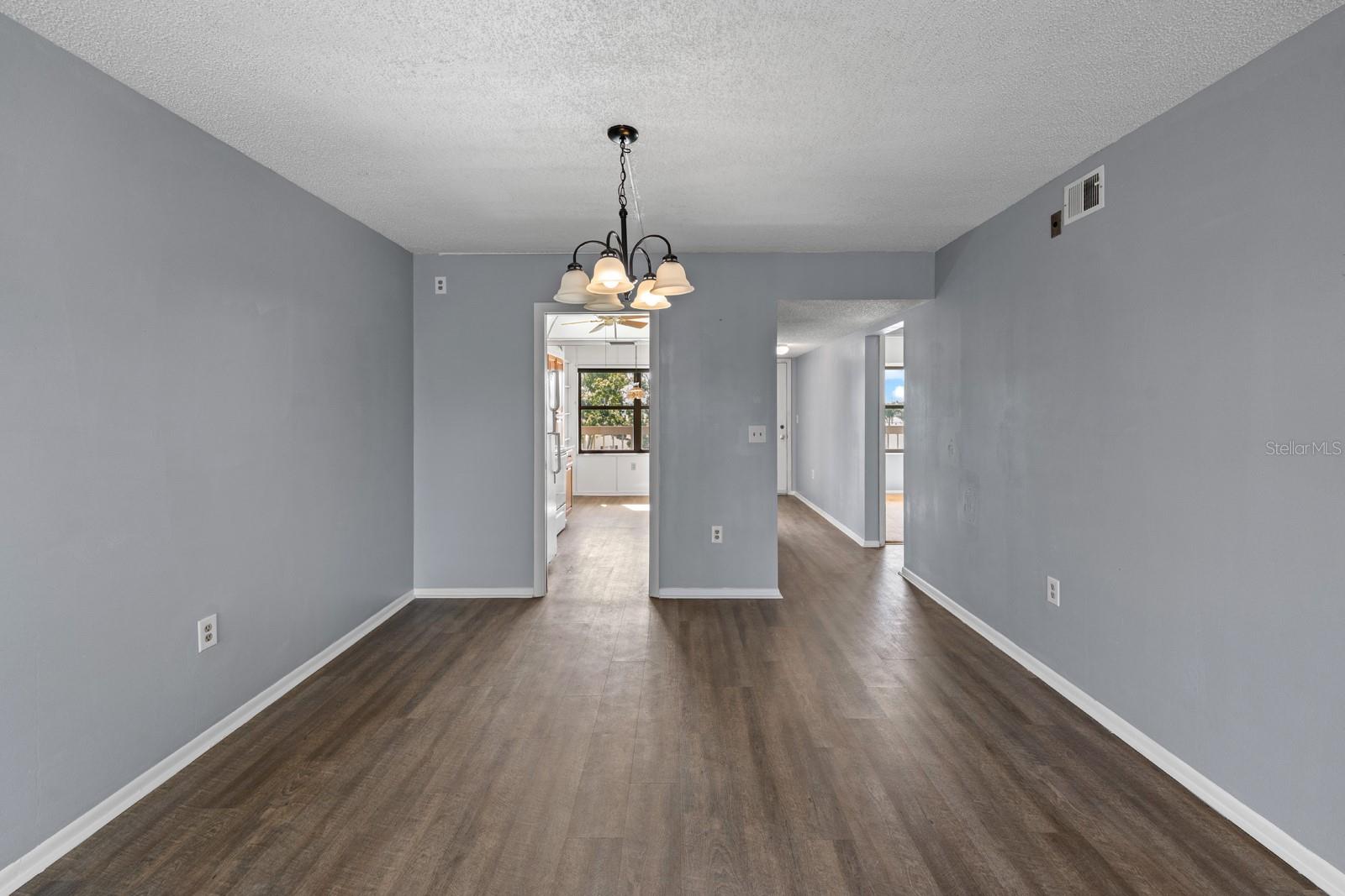 Image 7 of 25 For 505 30th Avenue W E304