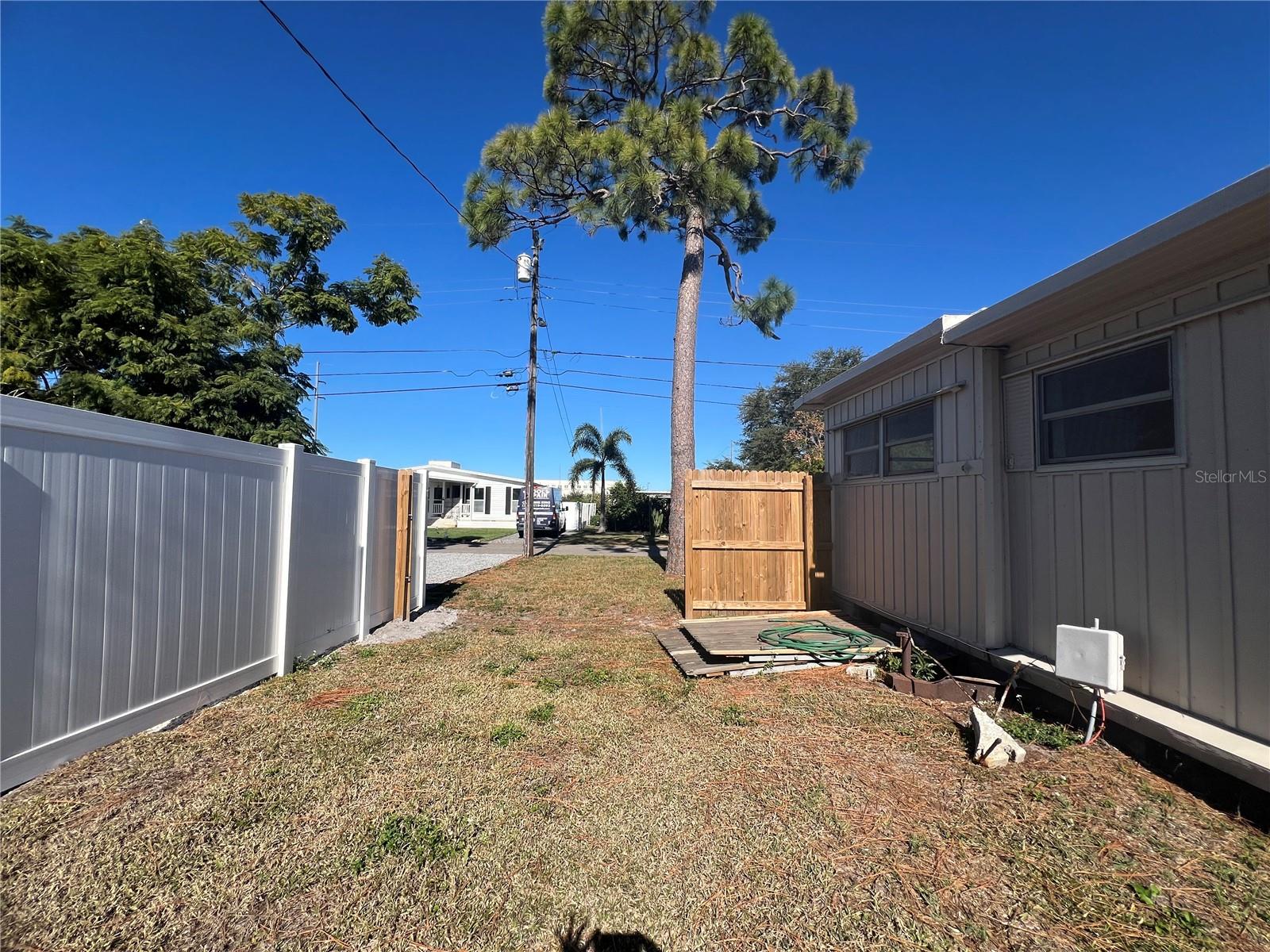 Image 8 of 38 For 209 Lark Drive