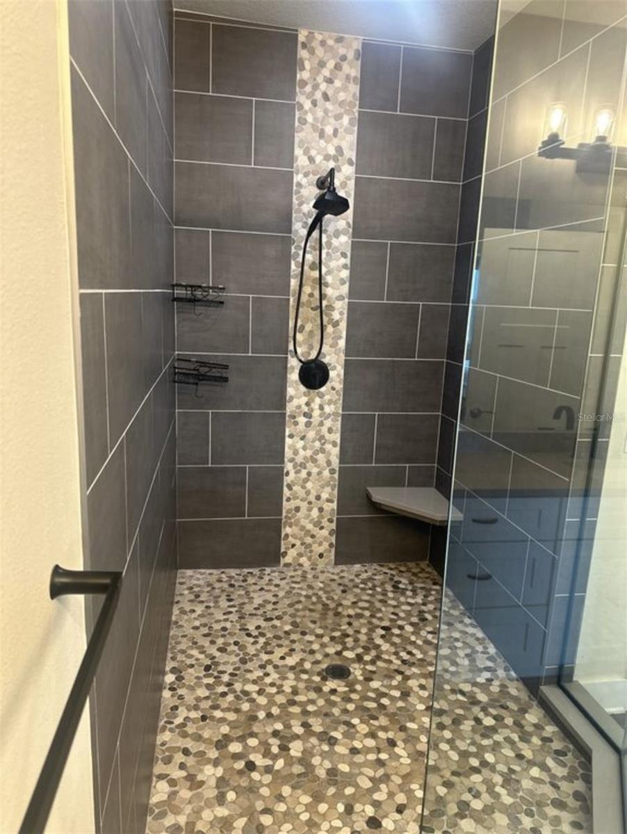 Image 17 of 27 For 1249 Savona Drive Ne