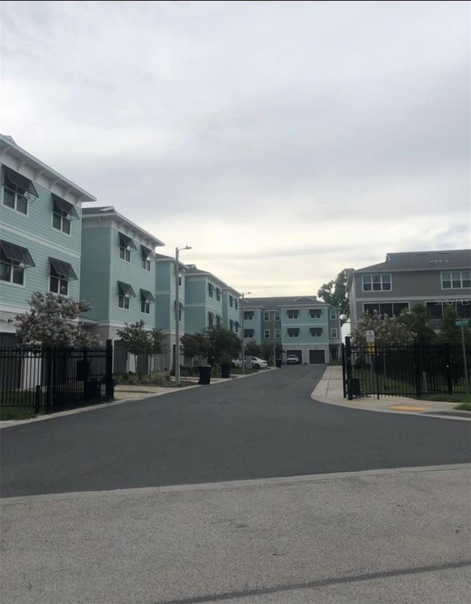 Image 4 of 27 For 1249 Savona Drive Ne