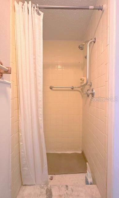 Listing photo id 11 for 7924 Halsey Drive