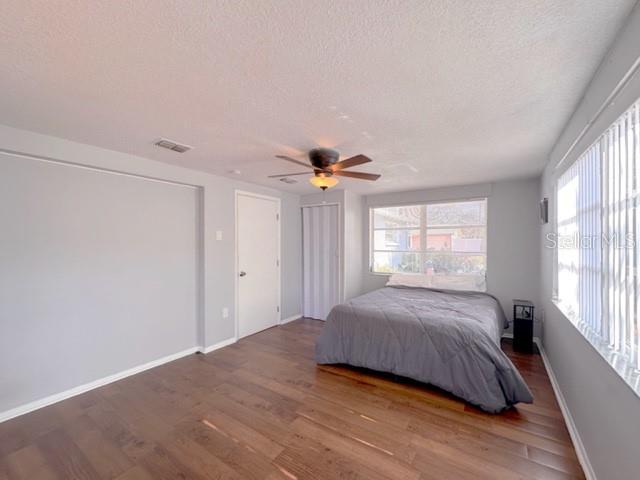 Listing photo id 13 for 7924 Halsey Drive