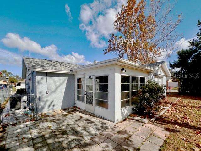 Listing photo id 17 for 7924 Halsey Drive