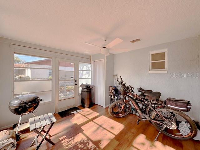 Listing photo id 0 for 7924 Halsey Drive