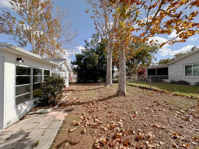 Listing photo id 23 for 7924 Halsey Drive