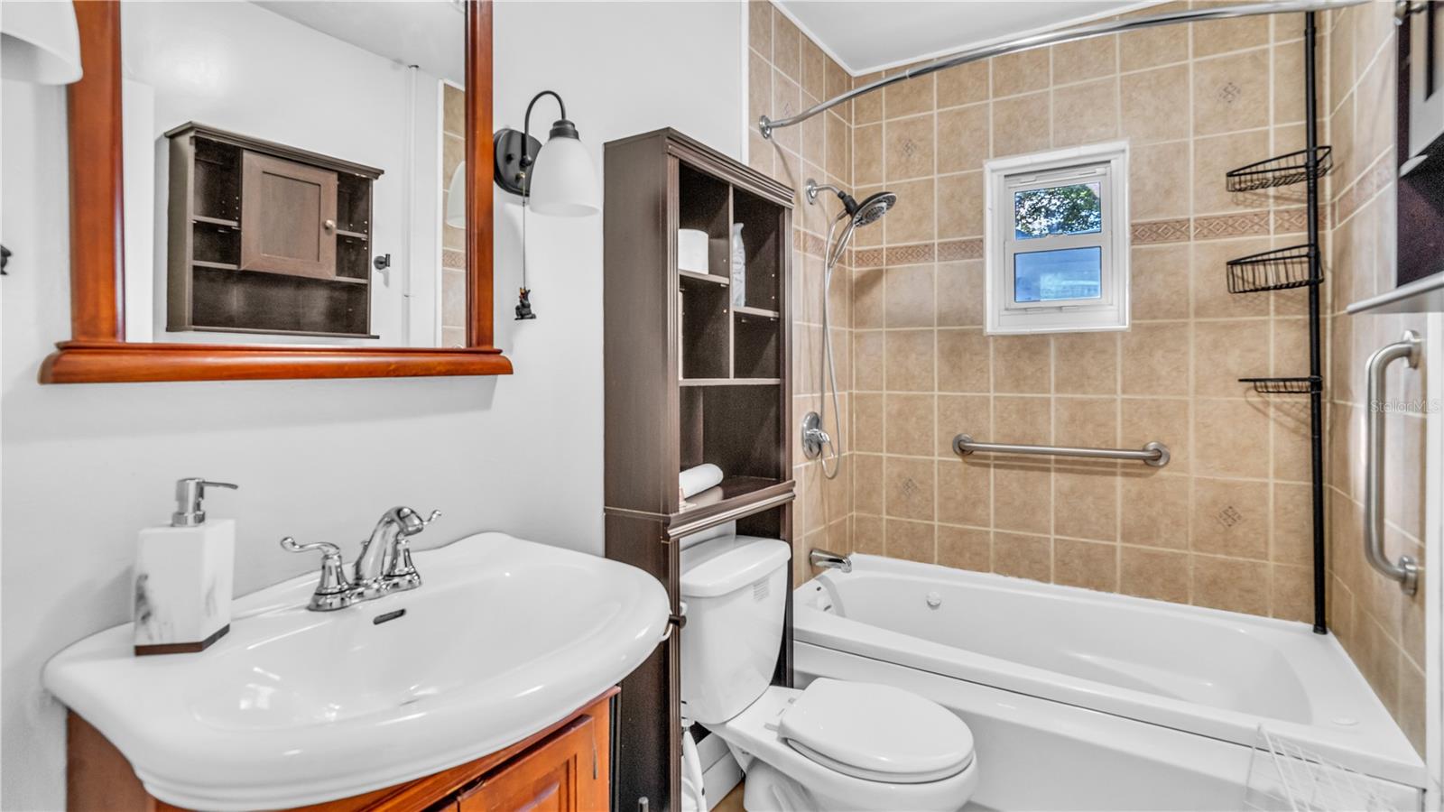 Image 11 of 29 For 11912 Mcmullen Loop