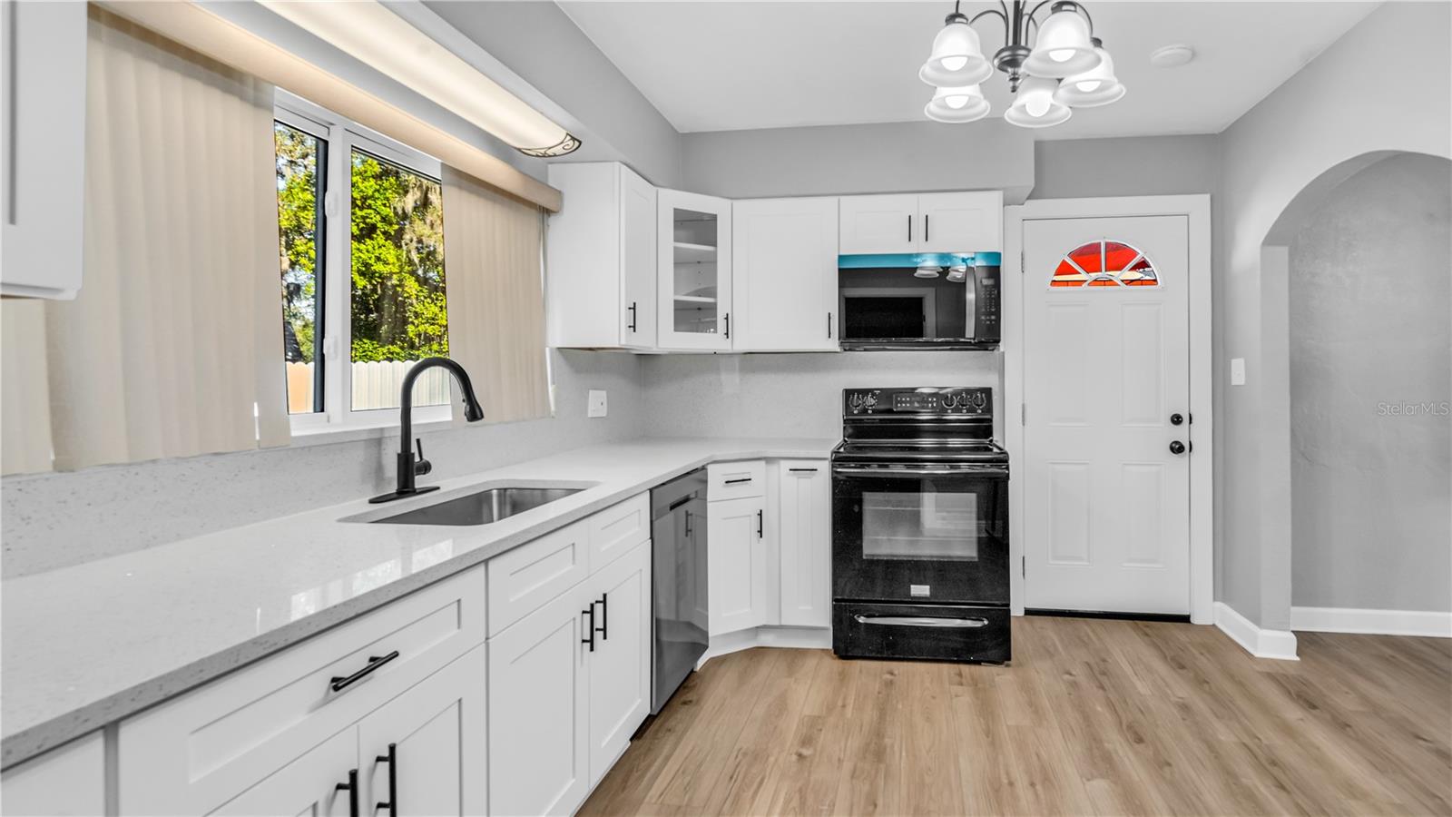 Image 13 of 29 For 11912 Mcmullen Loop