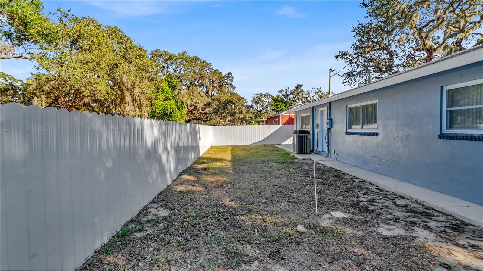 Image 21 of 29 For 11912 Mcmullen Loop