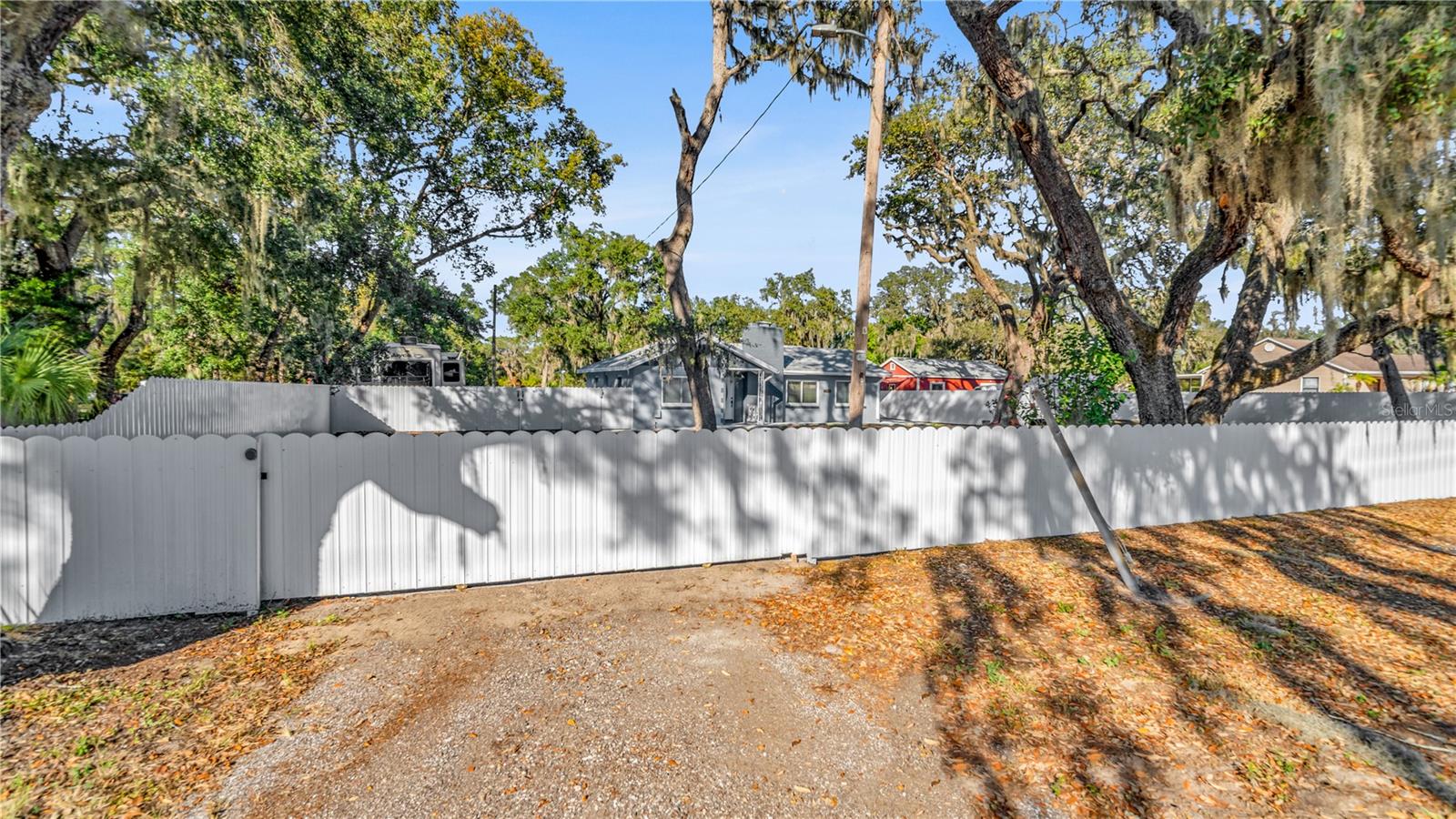 Image 22 of 29 For 11912 Mcmullen Loop