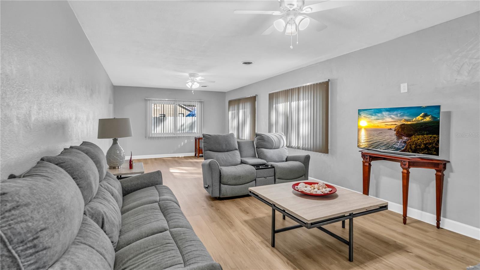 Image 5 of 29 For 11912 Mcmullen Loop