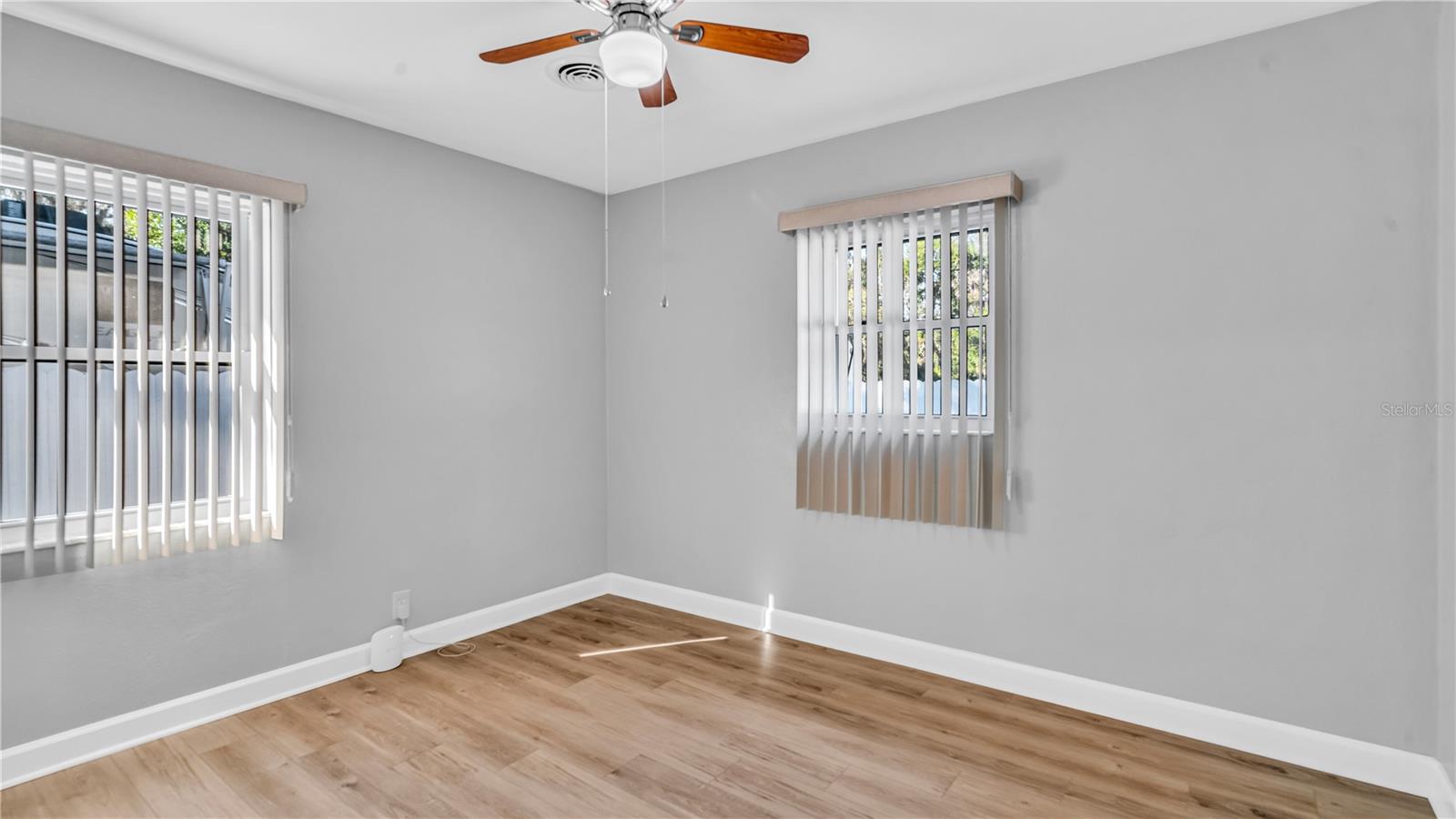 Image 7 of 29 For 11912 Mcmullen Loop