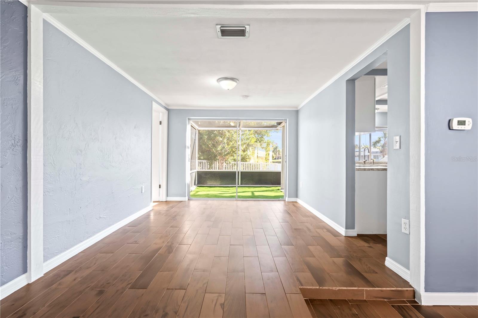 Image 10 of 33 For 3406 Overland Drive