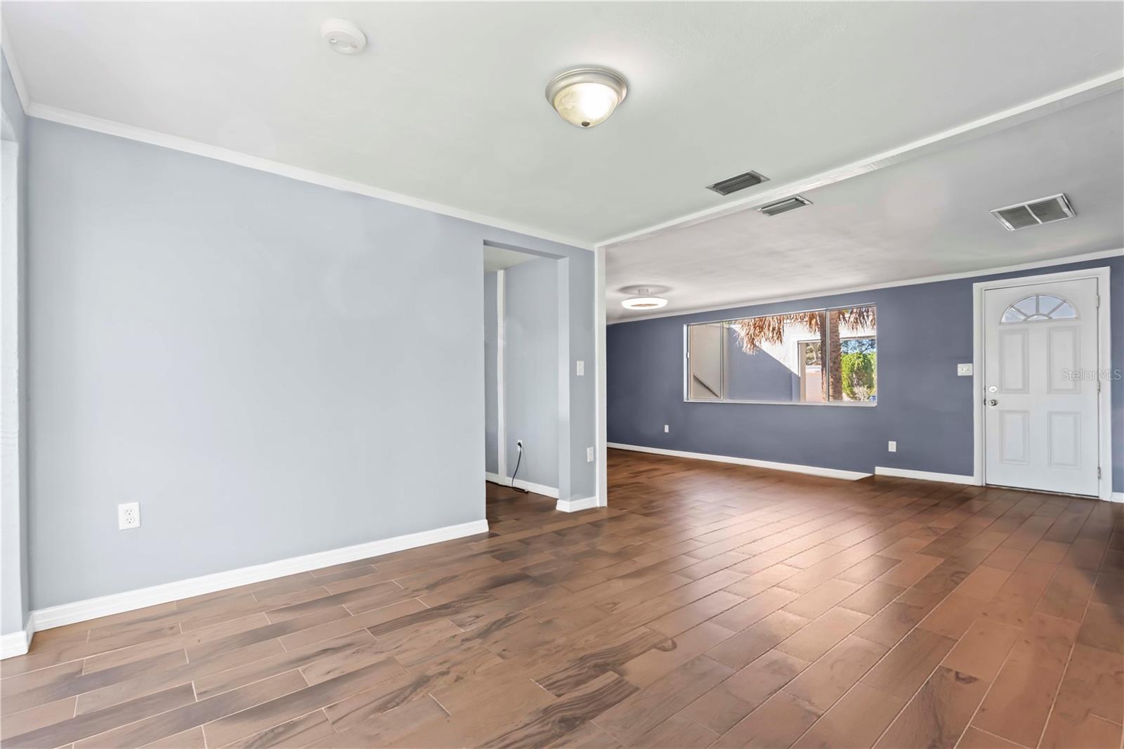 Image 11 of 33 For 3406 Overland Drive