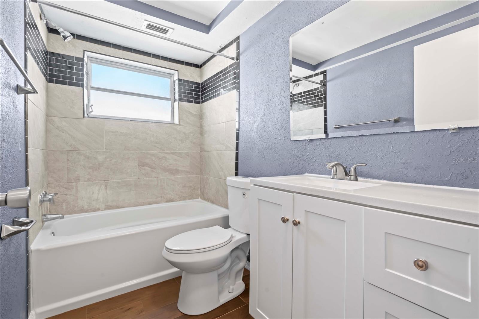 Image 12 of 33 For 3406 Overland Drive