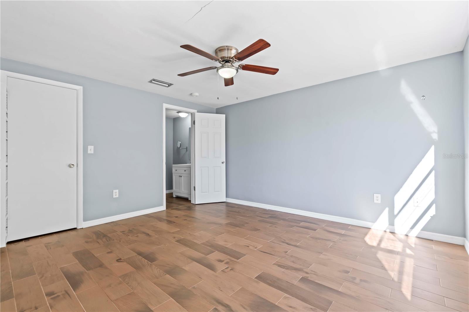 Image 15 of 33 For 3406 Overland Drive