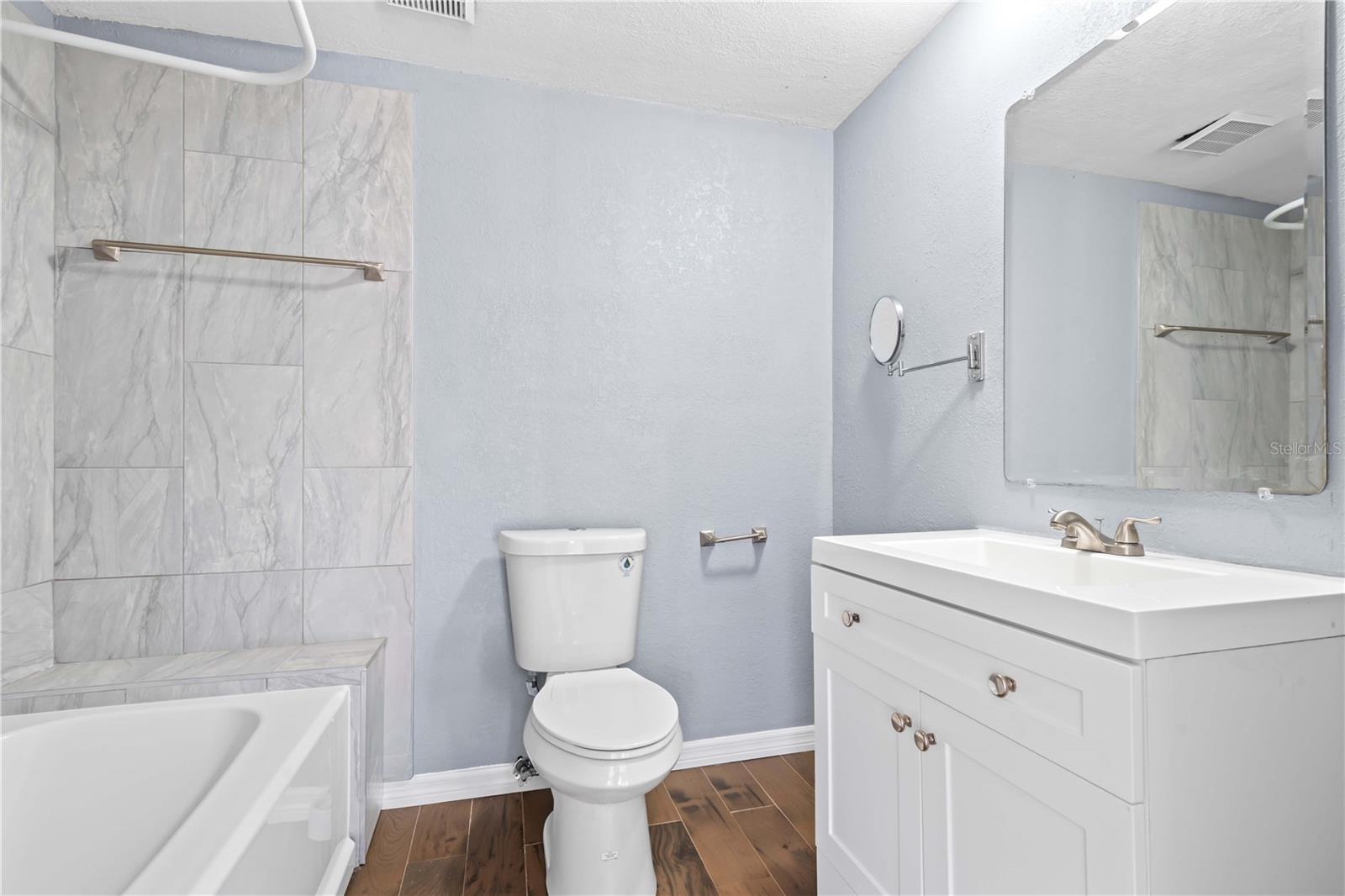 Image 17 of 33 For 3406 Overland Drive