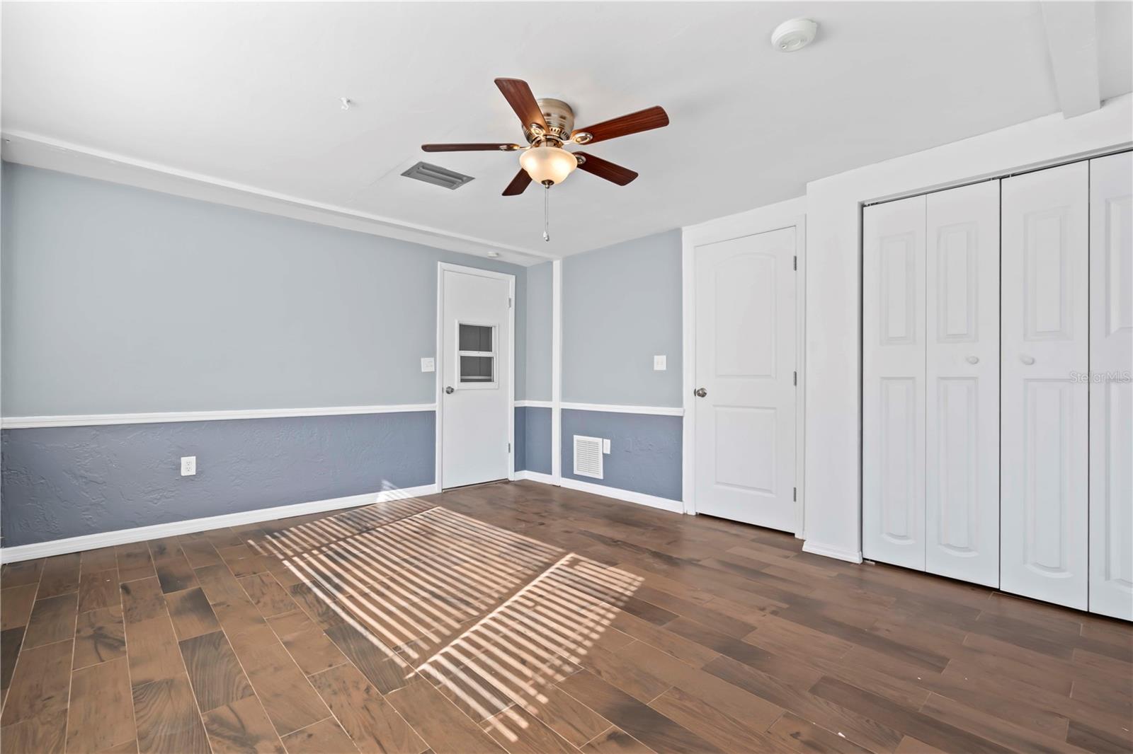 Image 18 of 33 For 3406 Overland Drive