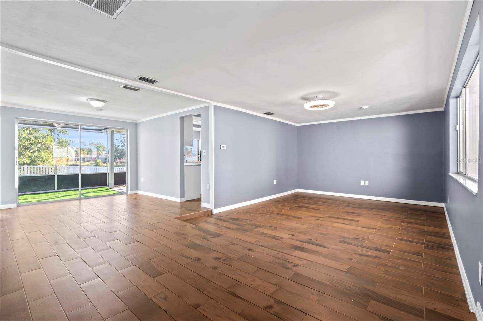 Image 6 of 33 For 3406 Overland Drive