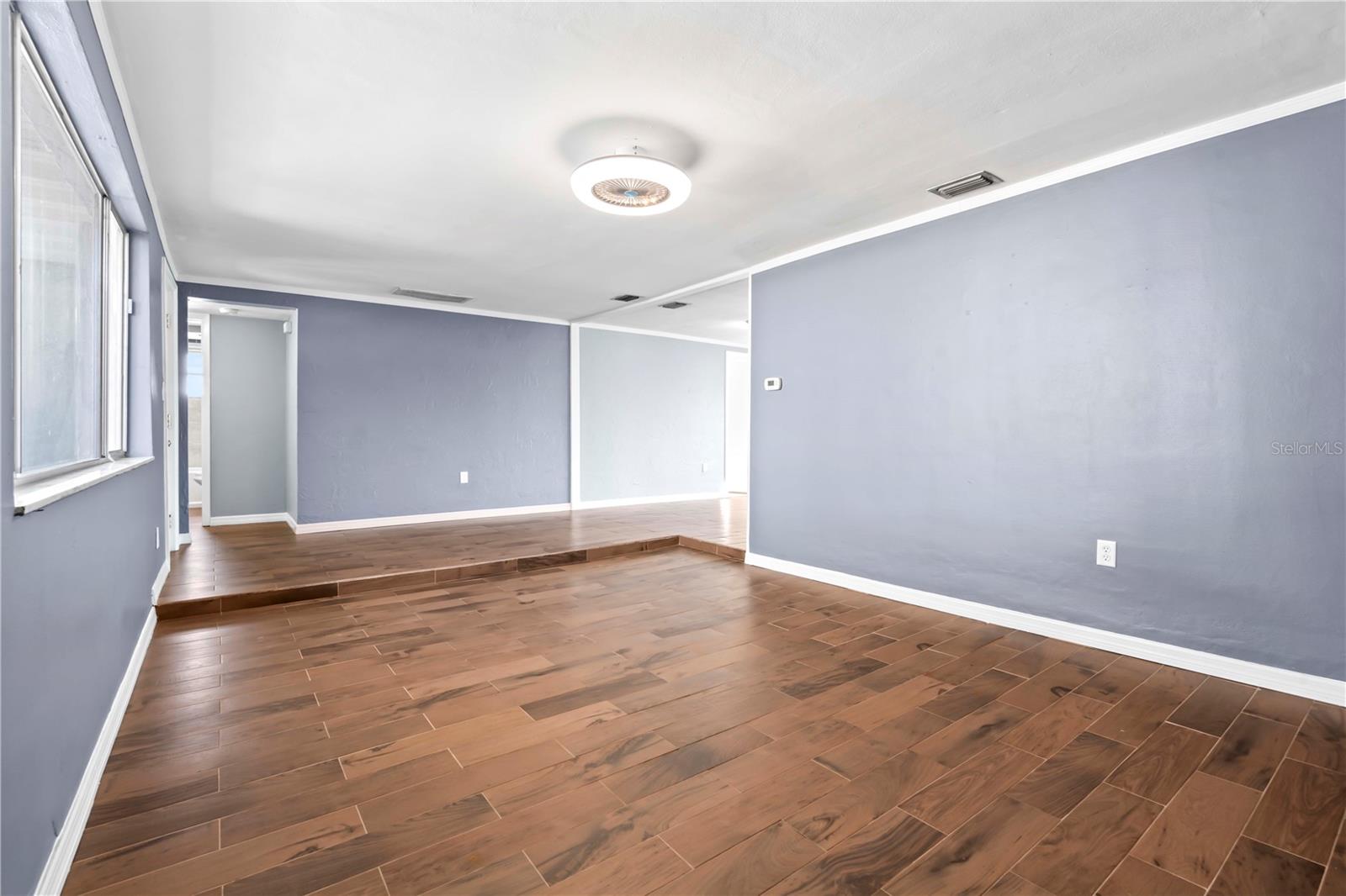 Image 7 of 33 For 3406 Overland Drive