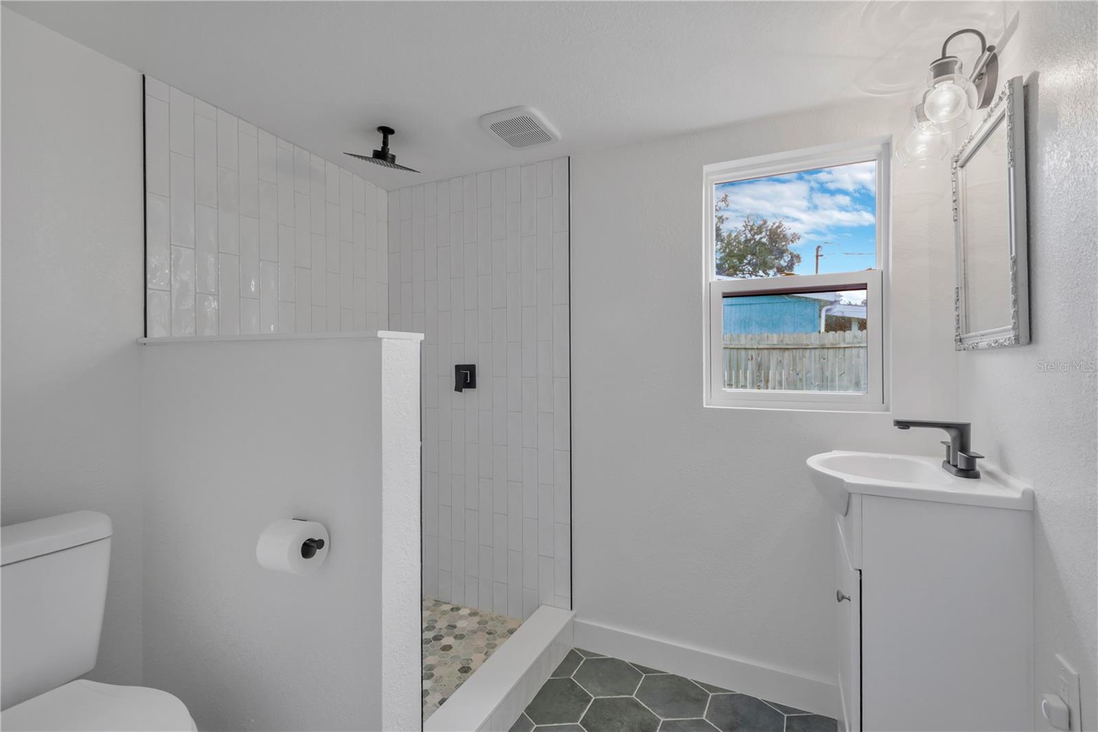 Image 14 of 39 For 6890 80th Avenue N