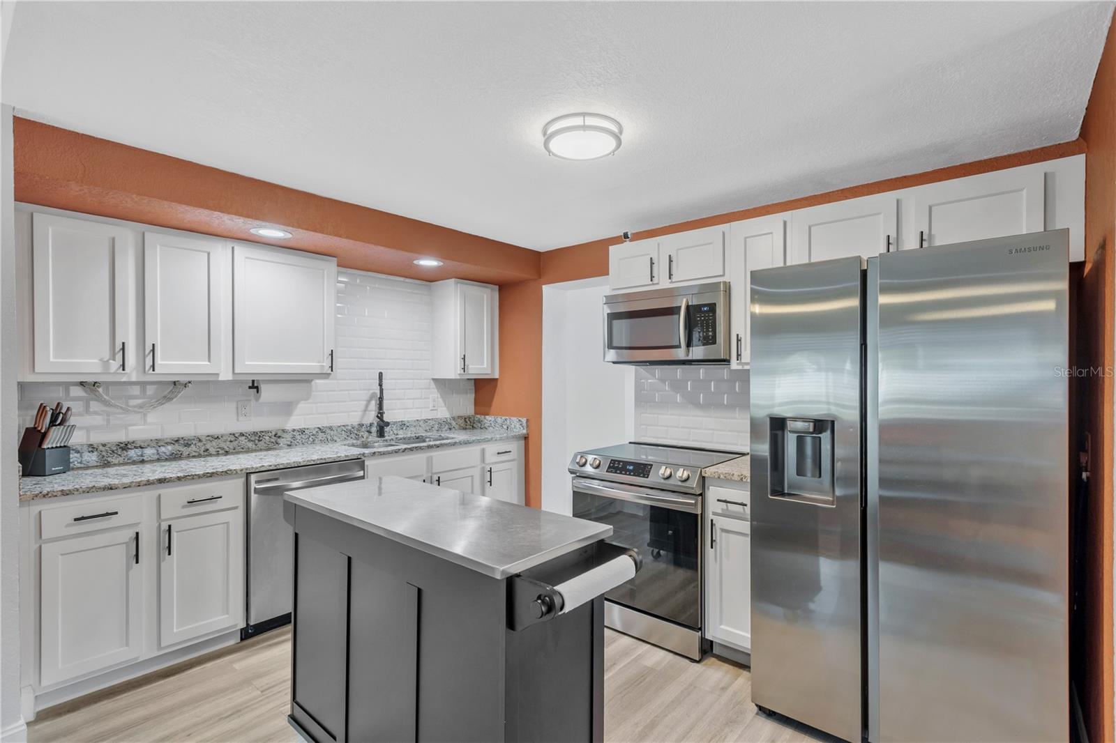 Image 6 of 39 For 6890 80th Avenue N