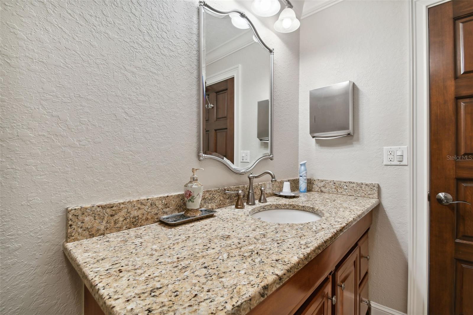 Image 28 of 39 For 1137 Bartow Road 205