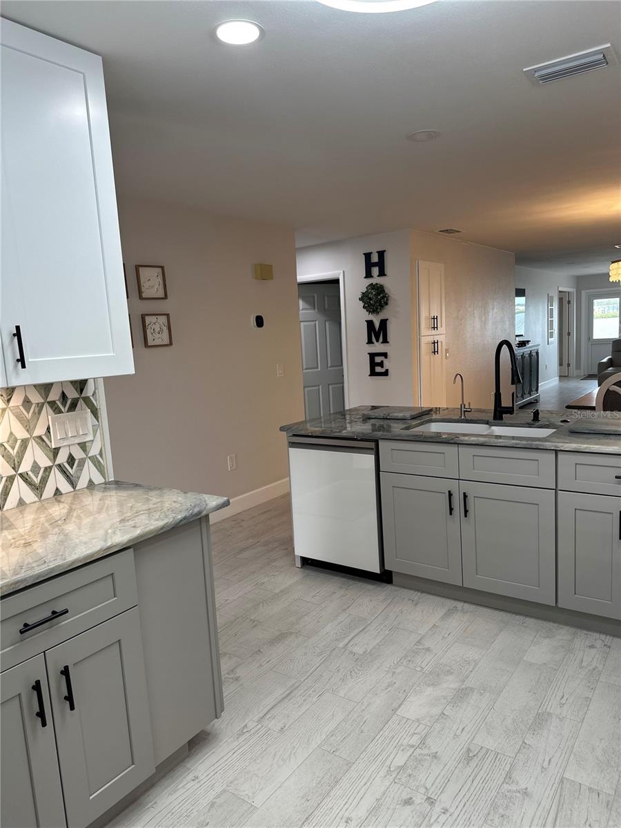 Image 26 of 34 For 19029 Us Highway 19 N 28b