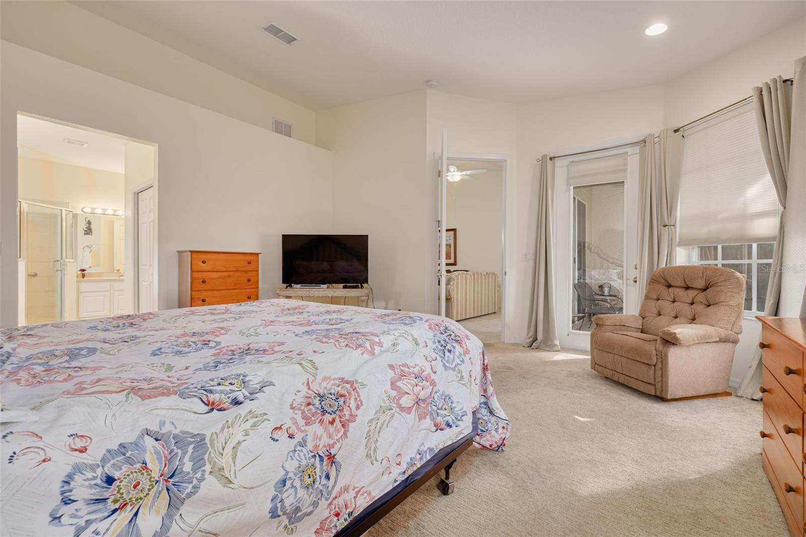 Image 12 of 32 For 656 Spring Lake Circle