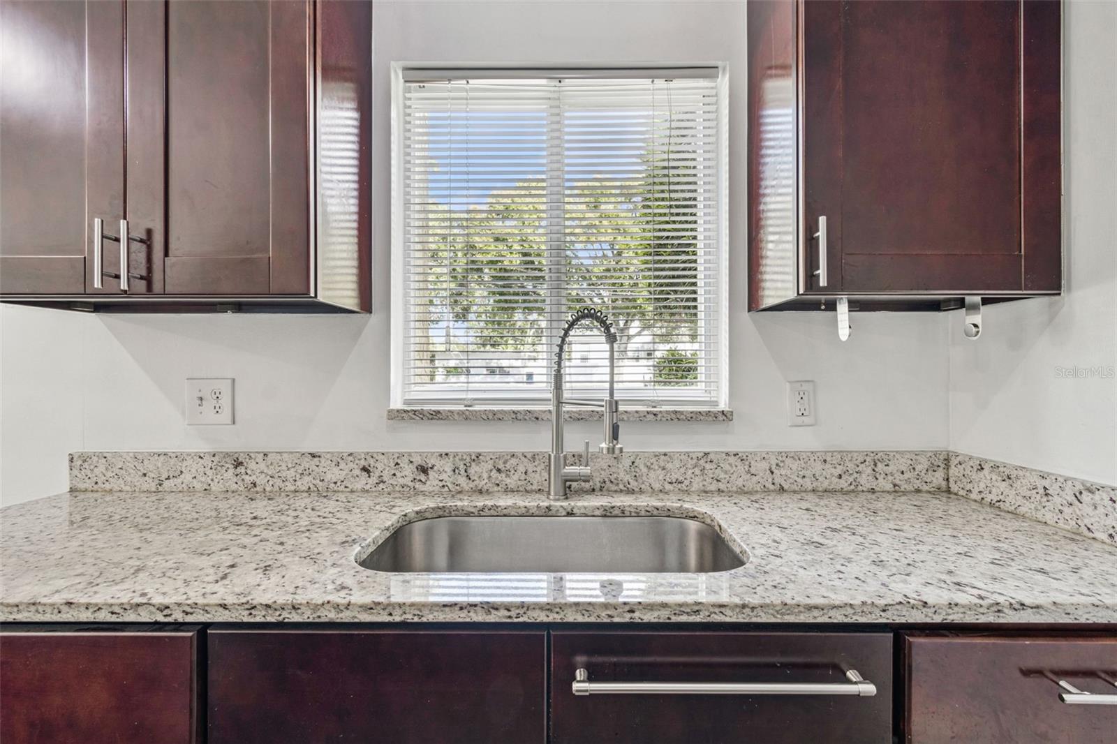 Image 10 of 38 For 3206 Azeele Street 120