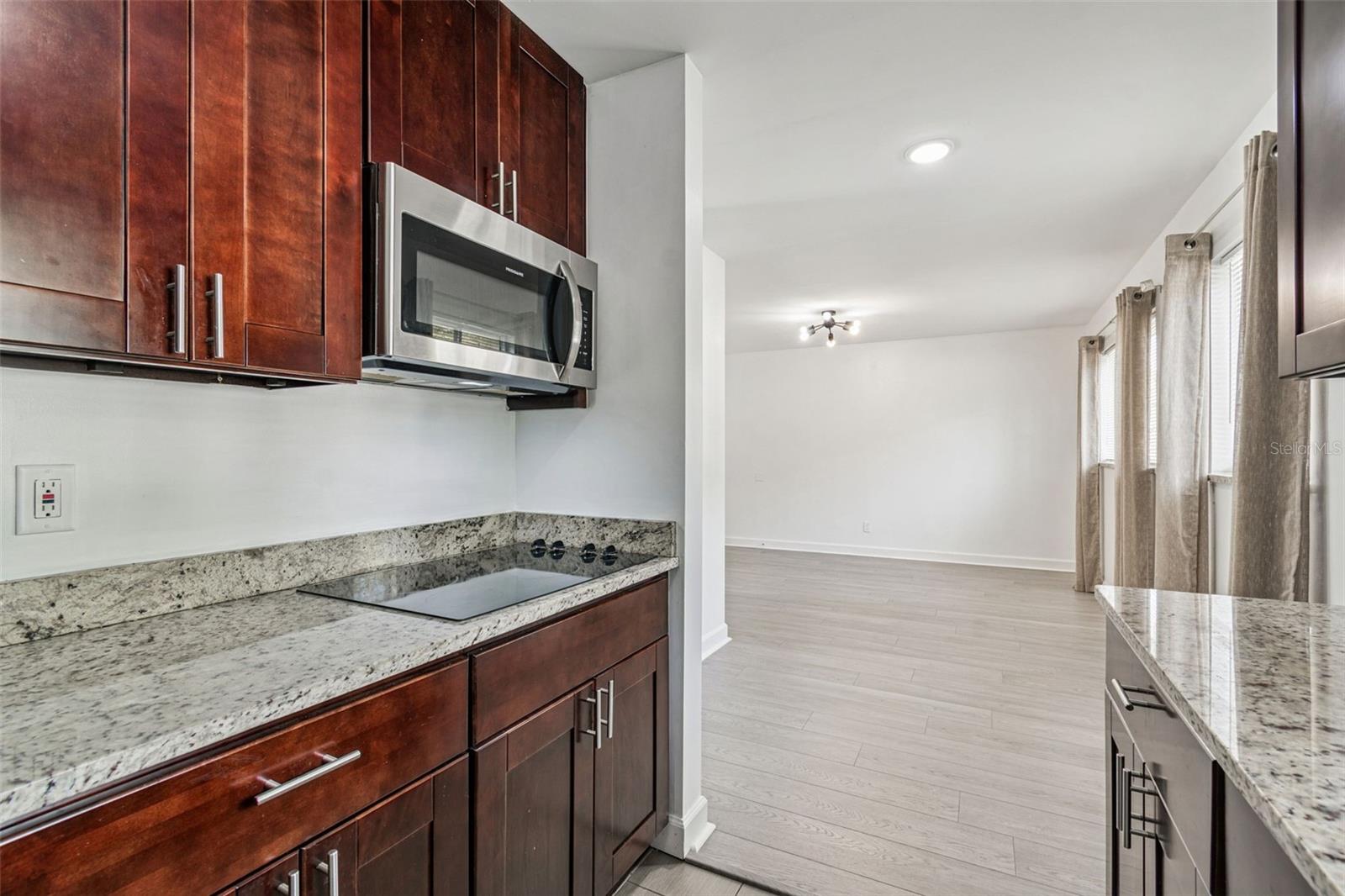 Image 13 of 38 For 3206 Azeele Street 120