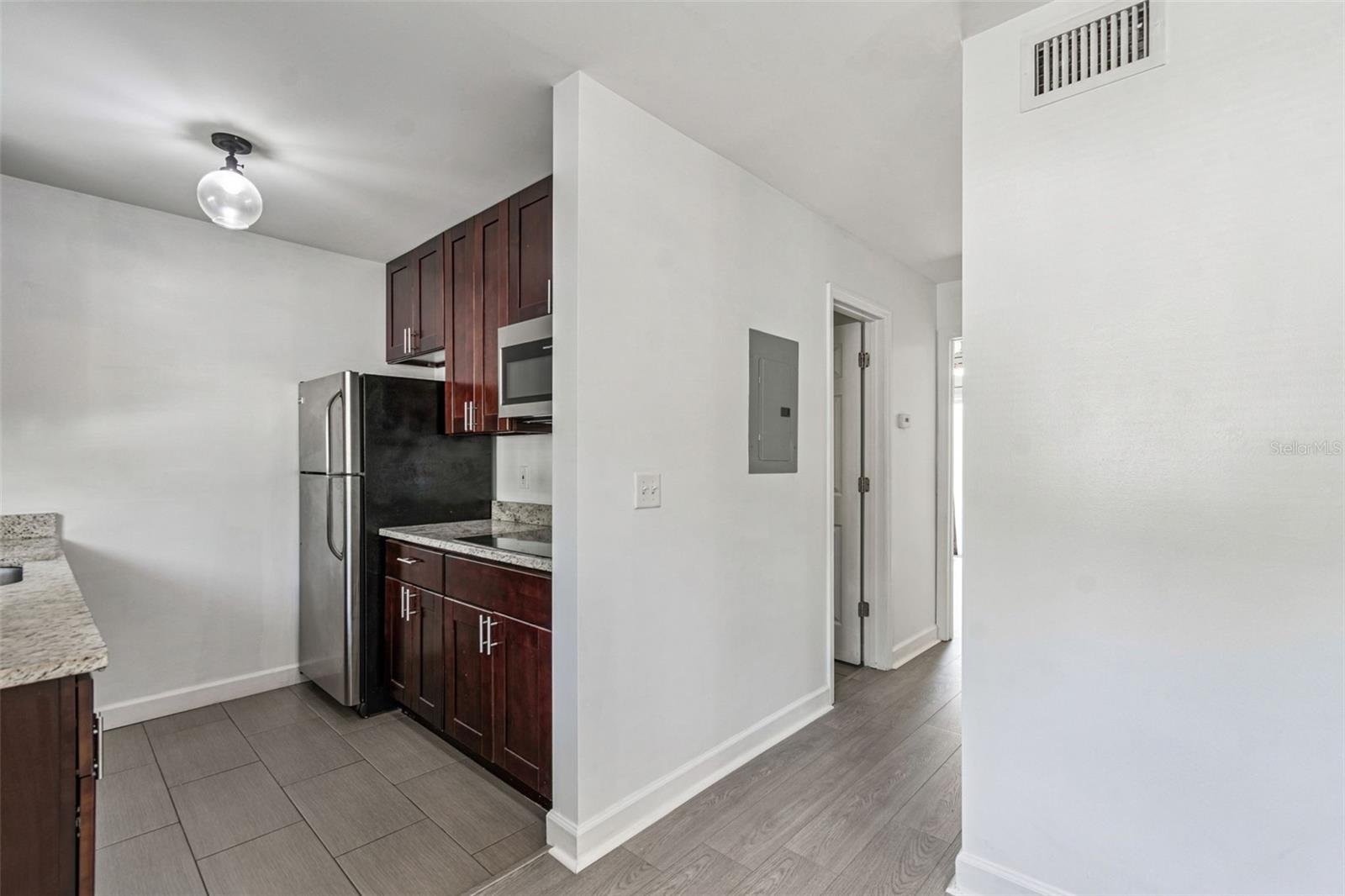 Image 14 of 38 For 3206 Azeele Street 120