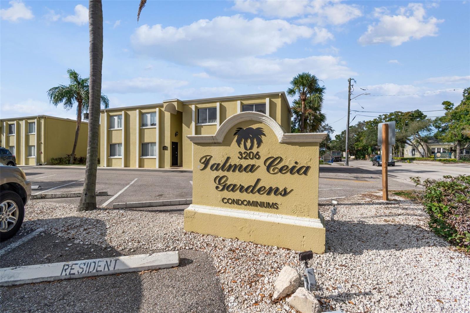 Image 2 of 38 For 3206 Azeele Street 120