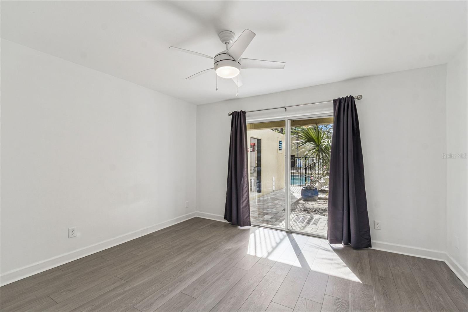 Image 20 of 38 For 3206 Azeele Street 120