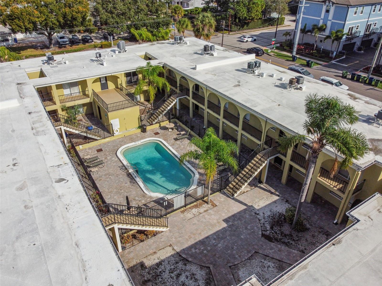 Image 31 of 38 For 3206 Azeele Street 120