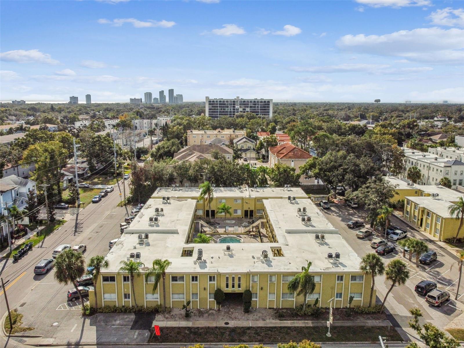 Image 35 of 38 For 3206 Azeele Street 120