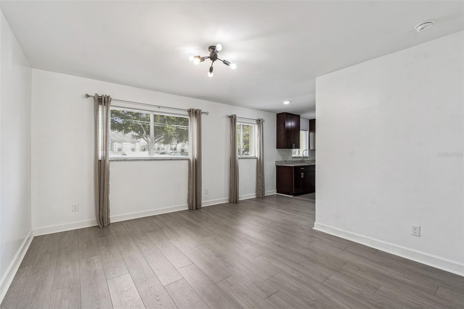 Image 5 of 38 For 3206 Azeele Street 120