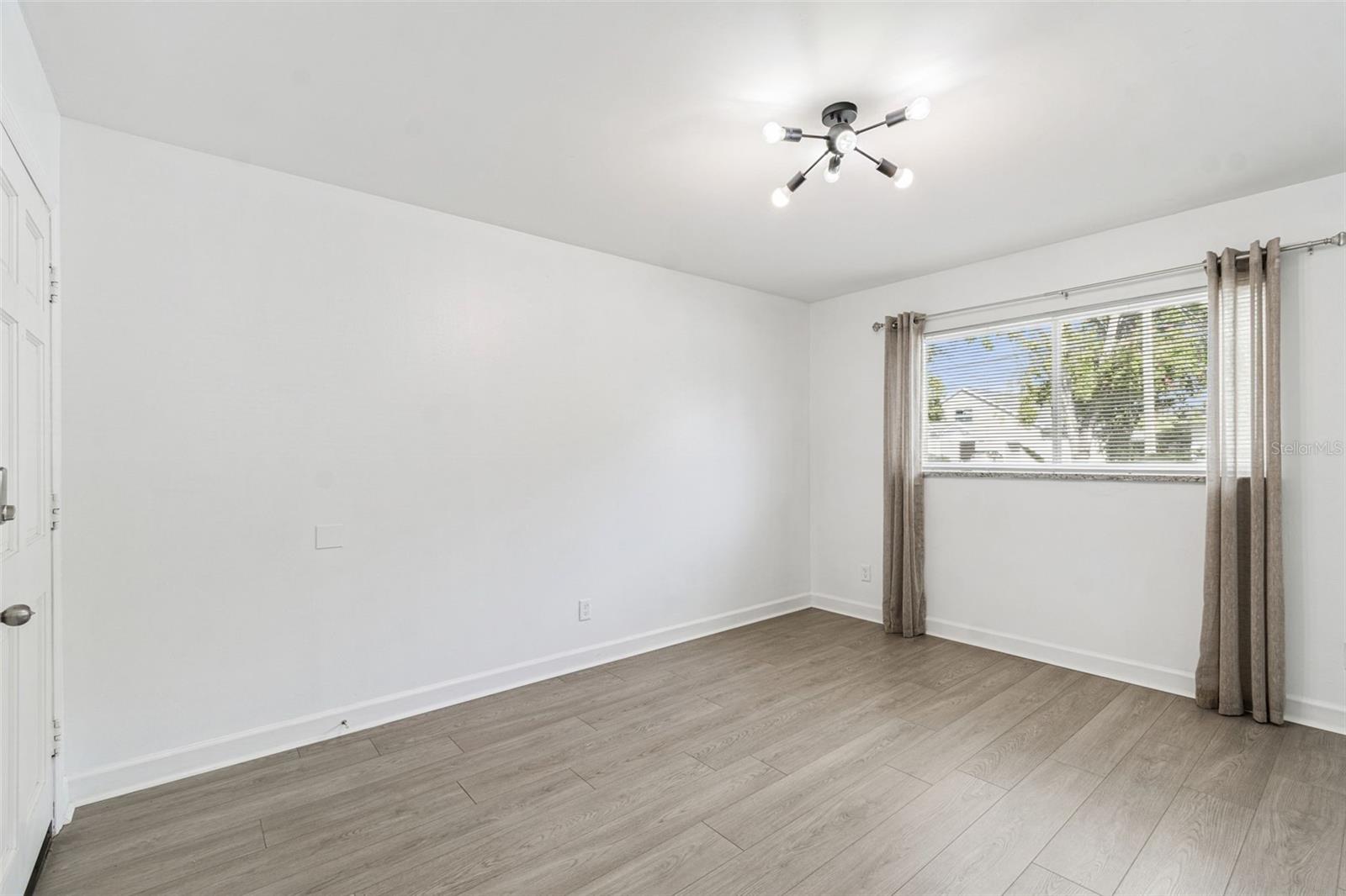 Image 6 of 38 For 3206 Azeele Street 120