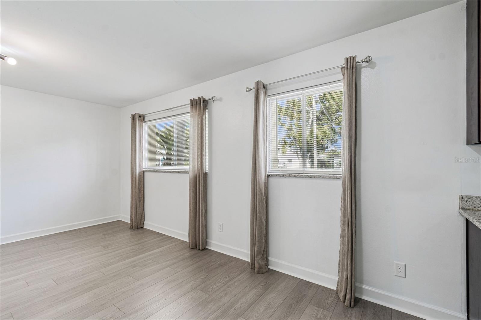 Image 7 of 38 For 3206 Azeele Street 120