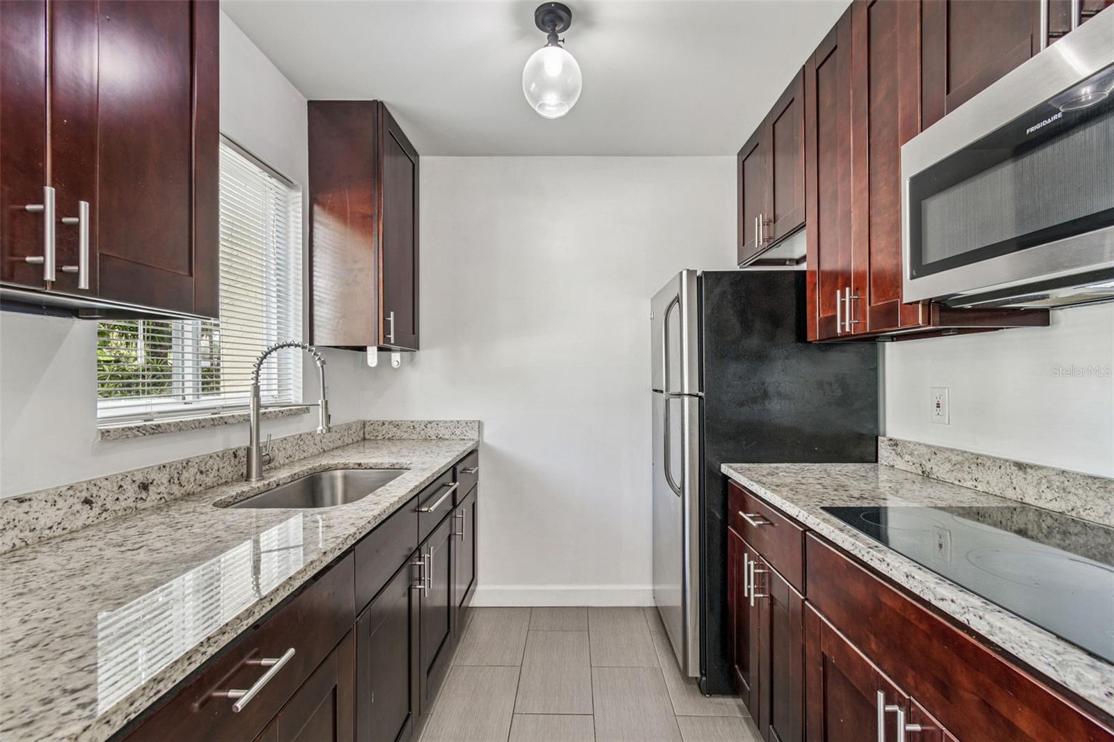 Image 9 of 38 For 3206 Azeele Street 120