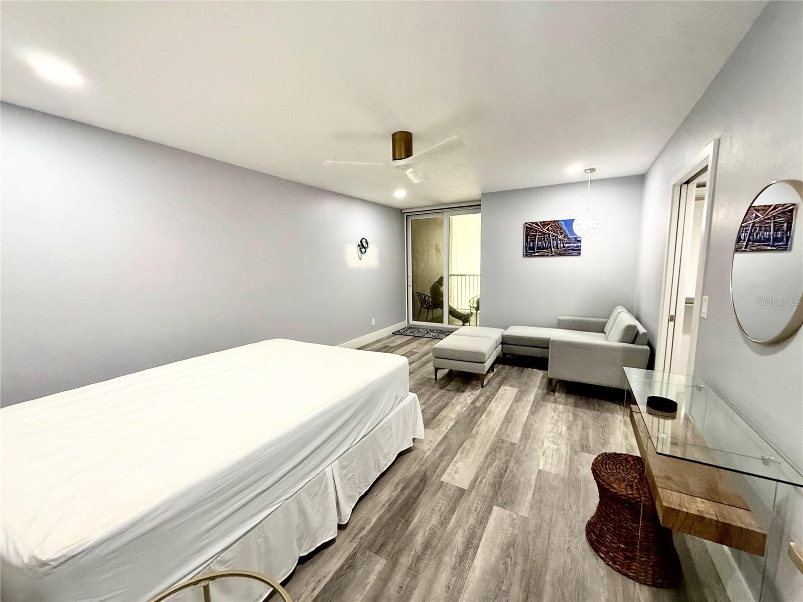 Image 13 of 17 For 1600 Gulf Boulevard 1112