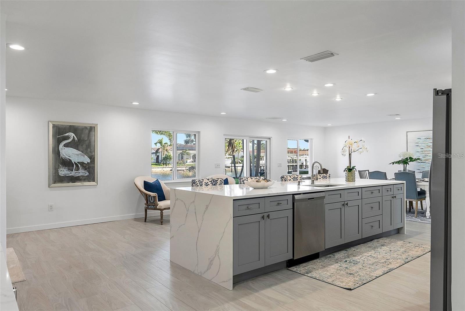 Listing photo id 8 for 1984 Kansas Avenue Ne