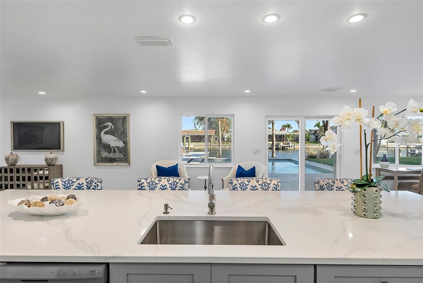 Listing photo id 9 for 1984 Kansas Avenue Ne