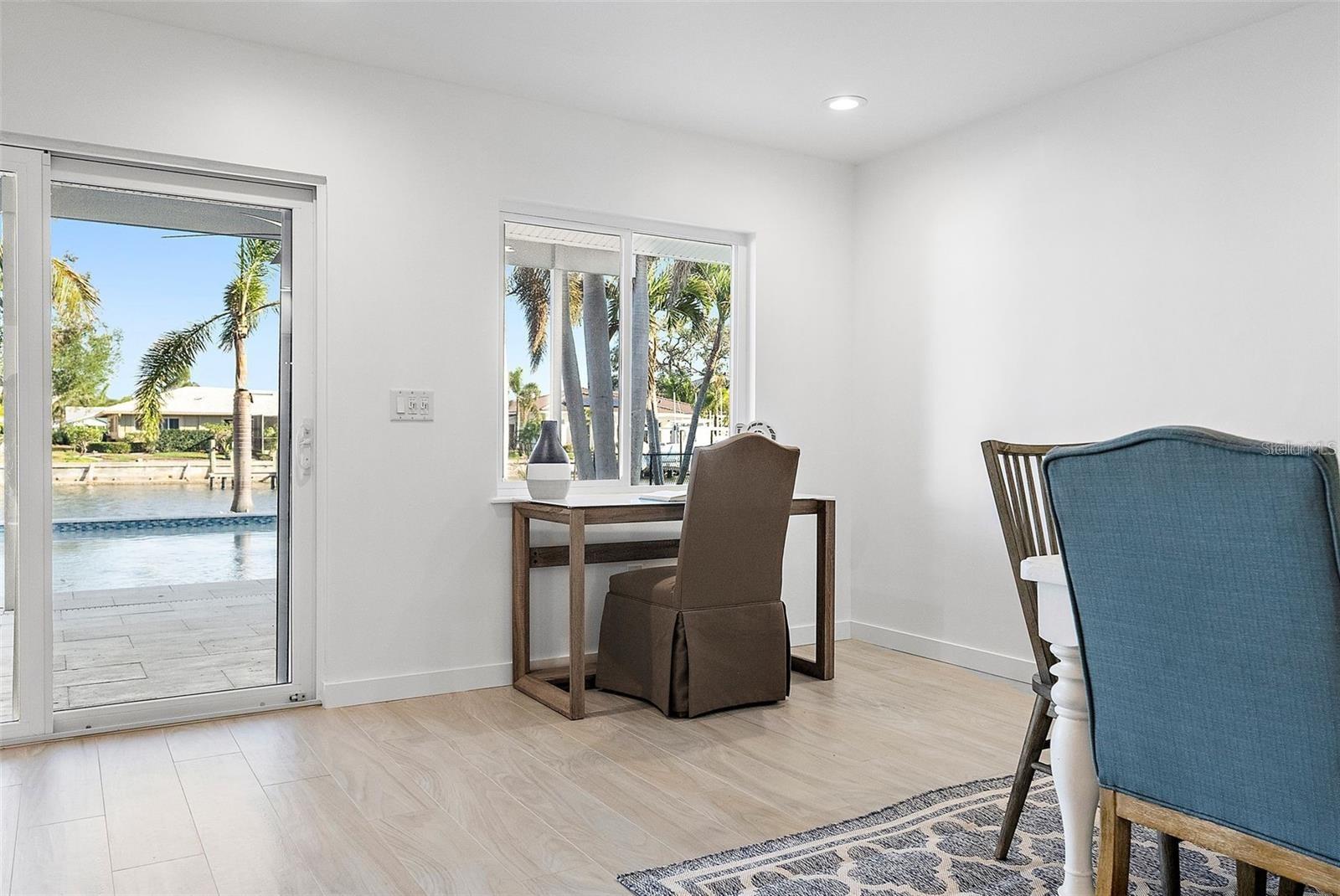 Listing photo id 13 for 1984 Kansas Avenue Ne