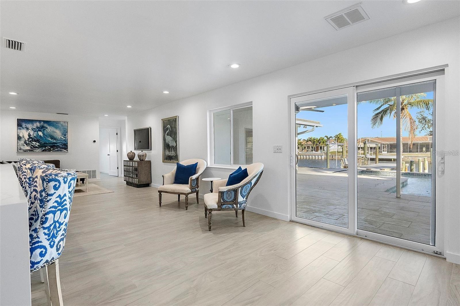 Listing photo id 14 for 1984 Kansas Avenue Ne