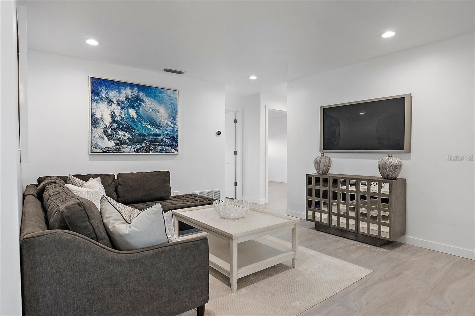 Listing photo id 15 for 1984 Kansas Avenue Ne