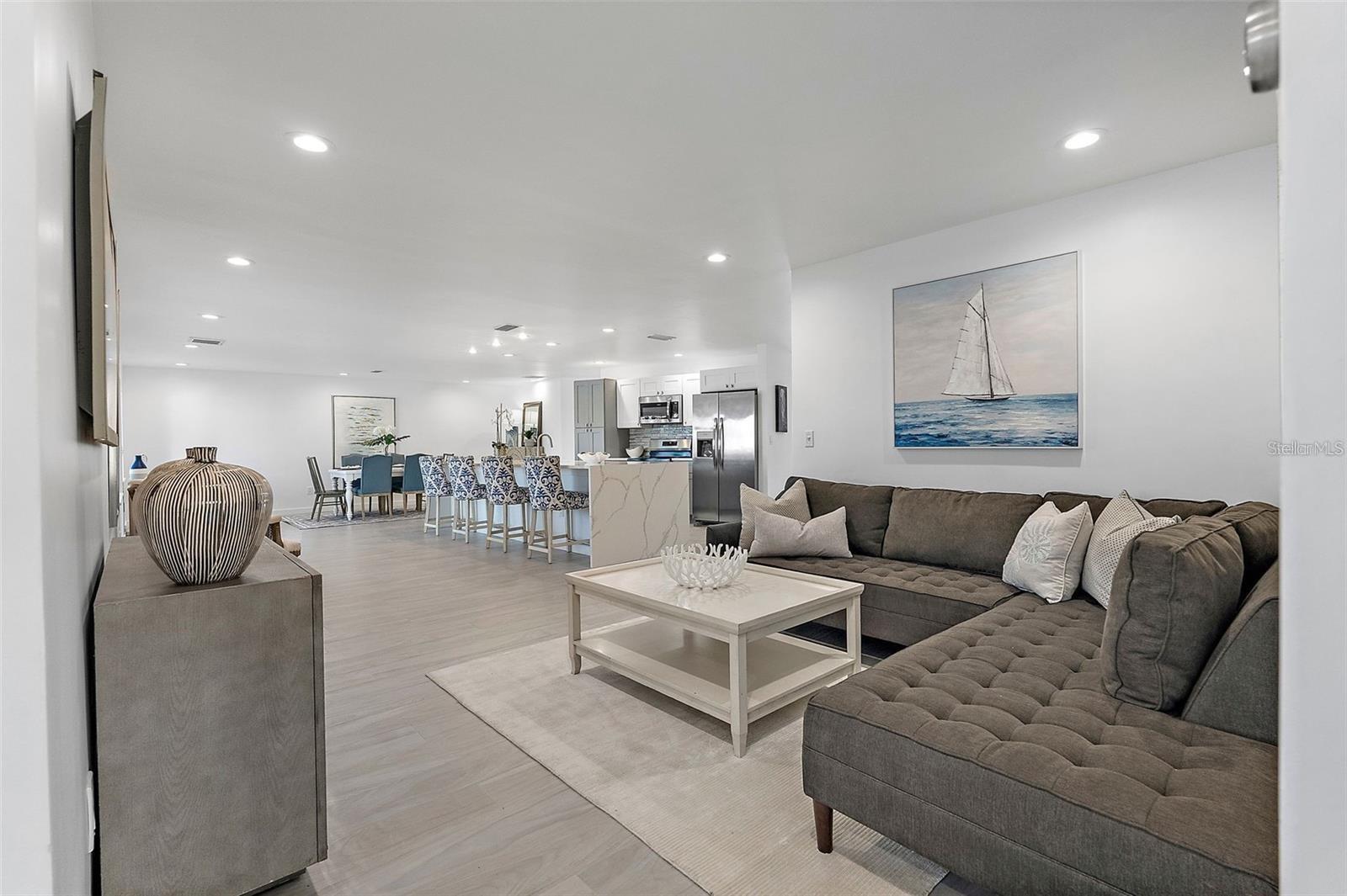 Listing photo id 16 for 1984 Kansas Avenue Ne