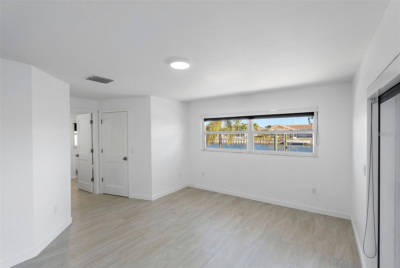 Listing photo id 18 for 1984 Kansas Avenue Ne