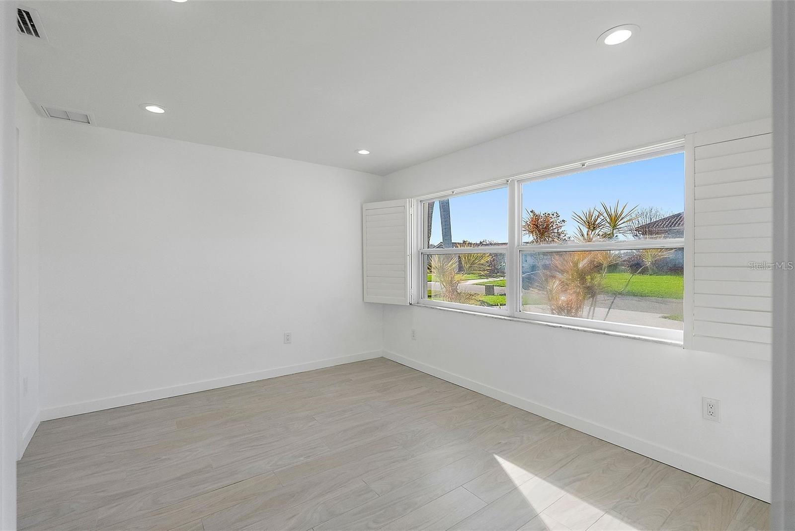 Listing photo id 22 for 1984 Kansas Avenue Ne